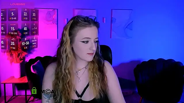 luna berryy online show from April 2026 07:25:02 PM