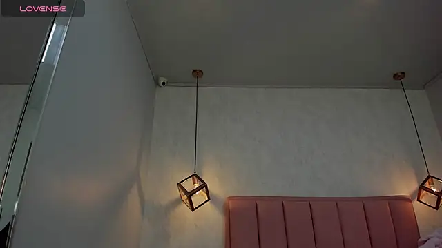 MAYROBERTSS online show from February 2025 12:06:02 PM