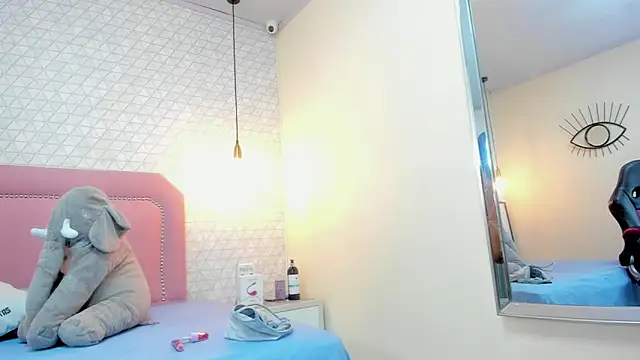 MAYROBERTSS online show from March 2025 12:53:02 PM