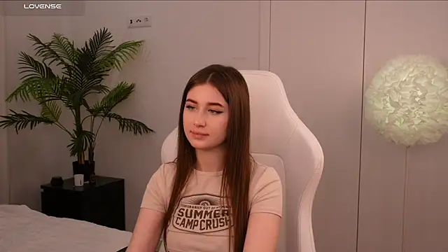 Lilly Colins online show from January 2025 05:58:02 PM