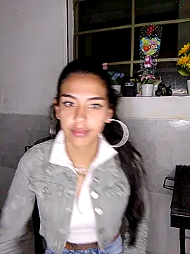 Snapshot of Alisson_420 chatting on January 2025 01:20:02 AM Alisson 420 online show from January 2025 01:20:02 AM