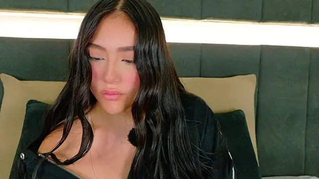 nicolle pierce online show from November 2025 02:05:02 PM