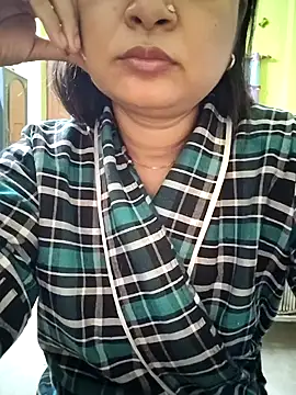 Snapshot of Royalgirl667 chatting on December 2024 01:40:01 AM Royalgirl667 online show from December 2024 01:40:01 AM