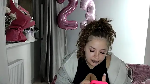 Snapshot of 96CHloe96 chatting on January 2025 08:18:01 PM 96CHloe96 online show from January 2025 08:18:01 PM