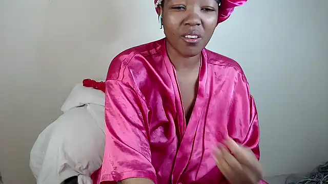 Snapshot of Busty-Londie chatting on October 2025 10:00:02 AM Busty-Londie online show from October 2025 10:00:02 AM