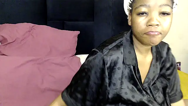Snapshot of Busty-Londie chatting on October 2025 05:12:01 PM Busty-Londie online show from October 2025 05:12:01 PM
