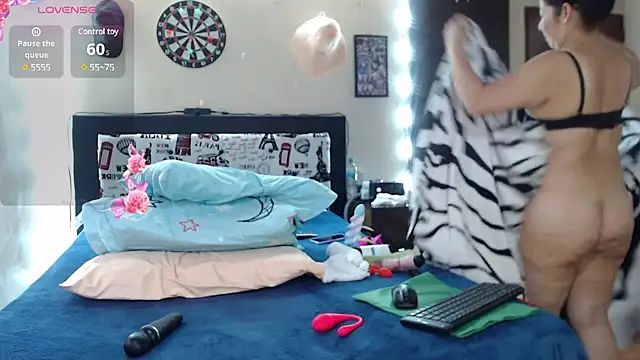 Snapshot of Rachell_111 chatting on February 2025 06:04:01 PM Rachell 111 online show from February 2025 06:04:01 PM