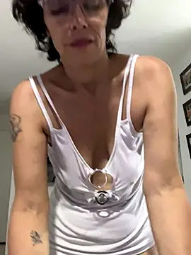 Snapshot of MireyaTorresGu chatting on November 2025 01:49:02 AM MireyaTorresGu online show from November 2025 01:49:02 AM