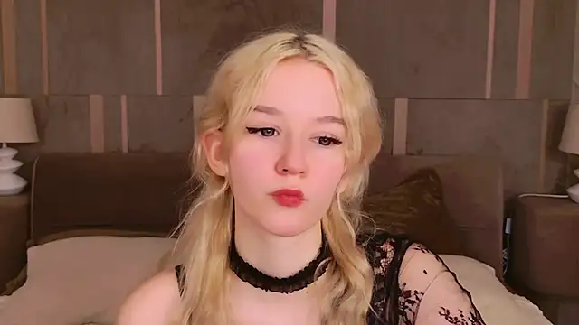 Snapshot of NaomiLoys chatting on February 2025 04:09:02 AM NaomiLoys online show from February 2025 04:09:02 AM