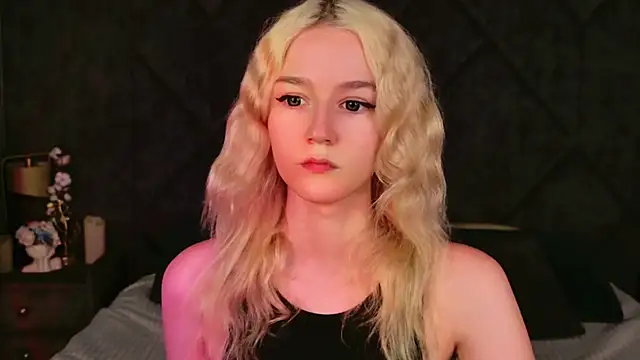 Snapshot of NaomiLoys chatting on September 2025 08:19:01 PM NaomiLoys online show from September 2025 08:19:01 PM