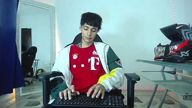 Snapshot of Zacktk7 chatting on December 2024 11:10:02 PM Zacktk7 online show from December 2024 11:10:02 PM