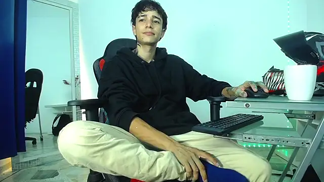 Snapshot of Zacktk7 chatting on December 2024 11:39:02 PM Zacktk7 online show from December 2024 11:39:02 PM