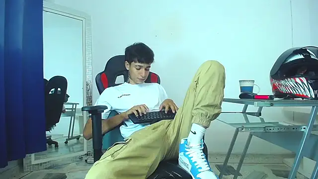 Snapshot of Zacktk7 chatting on January 2025 12:03:01 AM Zacktk7 online show from January 2025 12:03:01 AM