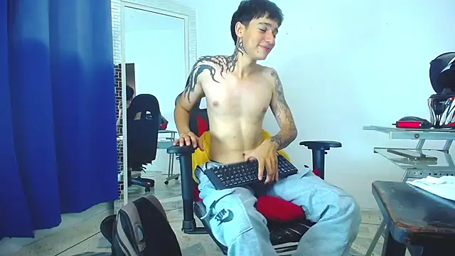 Snapshot of Zacktk7 chatting on January 2025 11:56:01 PM Zacktk7 online show from January 2025 11:56:01 PM