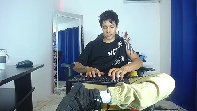 Snapshot of Zacktk7 chatting on January 2025 08:43:02 PM Zacktk7 online show from January 2025 08:43:02 PM