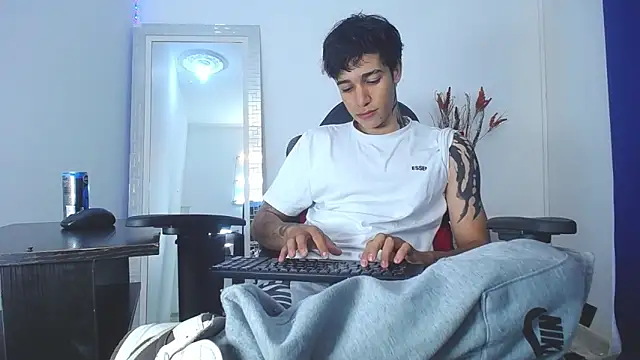 Snapshot of Zacktk7 chatting on February 2025 07:44:02 PM Zacktk7 online show from February 2025 07:44:02 PM