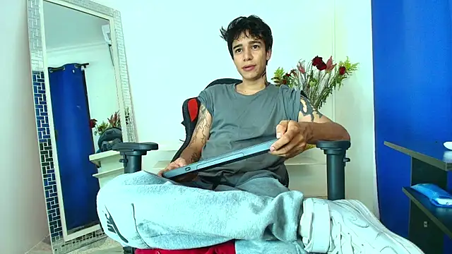 Snapshot of Zacktk7 chatting on February 2025 08:18:01 PM Zacktk7 online show from February 2025 08:18:01 PM