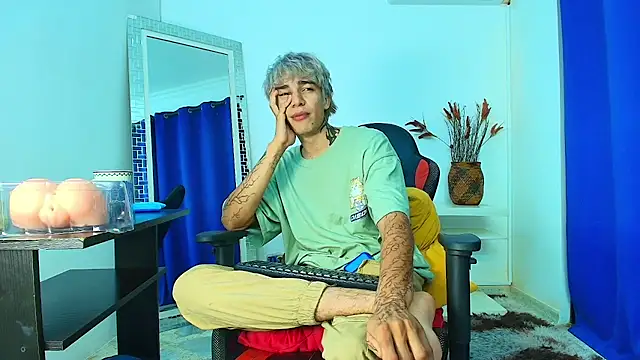 Snapshot of Zacktk7 chatting on February 2025 11:12:02 PM Zacktk7 online show from February 2025 11:12:02 PM