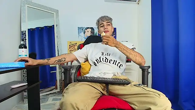 Snapshot of Zacktk7 chatting on March 2025 08:23:02 PM Zacktk7 online show from March 2025 08:23:02 PM