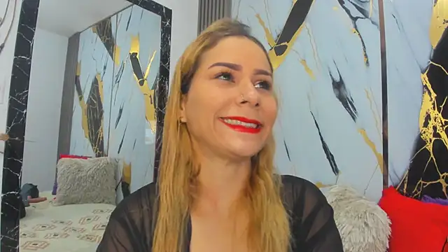 Snapshot of sophiee_evanss_ chatting on December 2024 09:28:02 AM sophiee evanss online show from December 2024 09:28:02 AM