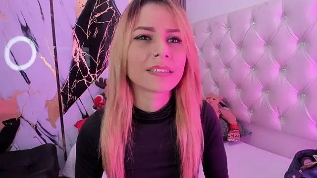 Snapshot of sophiee_evanss_ chatting on December 2024 09:23:01 AM sophiee evanss online show from December 2024 09:23:01 AM