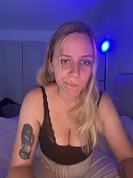 lunawolf21 online show from July 2026 06:38:02 AM