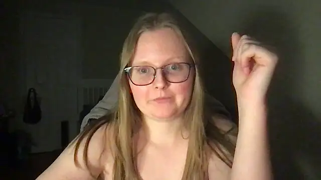 Snapshot of lexie_lilacs chatting on February 2025 03:22:01 AM lexie lilacs online show from February 2025 03:22:01 AM