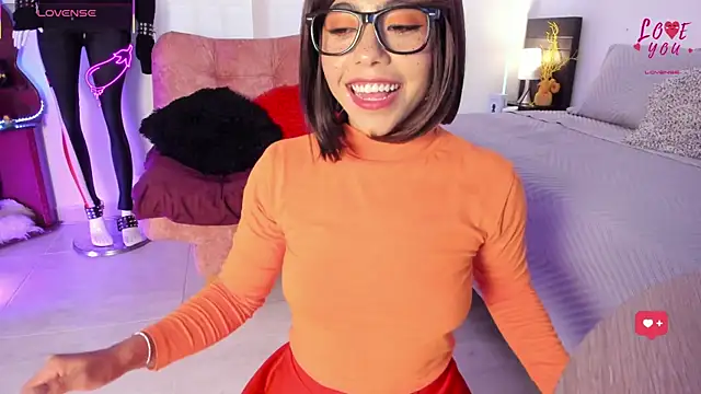 AndreaVelasco online show from June 2026 06:13:01 PM