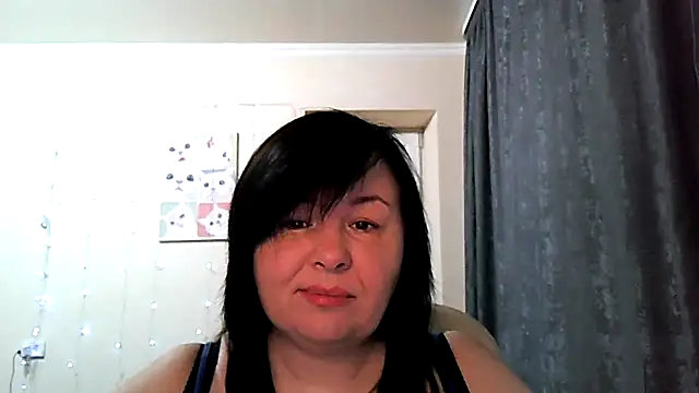 Snapshot of EmiliaLooo chatting on June 2026 03:57:01 AM EmiliaLooo online show from June 2026 03:57:01 AM