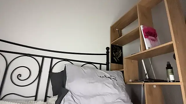 Kim Oberlin  online show from April 2026 09:48:01 PM