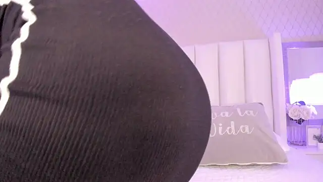SophiaSmiiths  online show from June 2026 07:49:02 PM