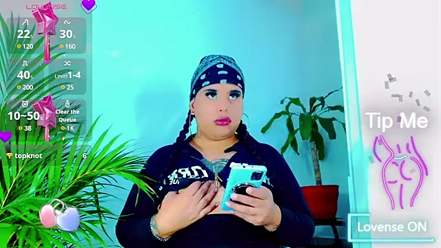 Snapshot of nauthyvalentina chatting on February 2025 06:37:02 PM nauthyvalentina online show from February 2025 06:37:02 PM