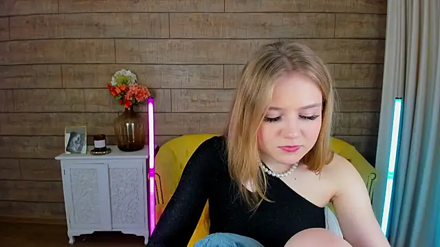 Snapshot of SelinSwarovski chatting on February 2025 02:49:02 AM SelinSwarovski online show from February 2025 02:49:02 AM