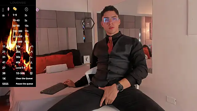 LiamNovak online show from November 2025 12:51:01 PM