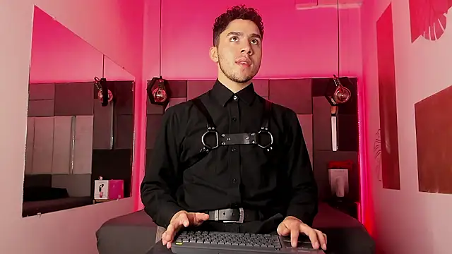 LiamNovak online show from February 2026 12:37:01 PM