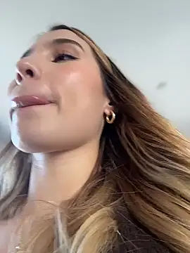 SophieRaily  online show from January 2026 08:45:01 PM