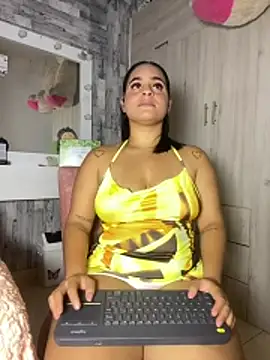 Snapshot of Violetrousse chatting on June 2026 07:40:02 PM Violetrousse online show from June 2026 07:40:02 PM