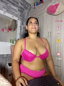 Snapshot of Violetrousse chatting on June 2026 08:08:02 PM Violetrousse online show from June 2026 08:08:02 PM
