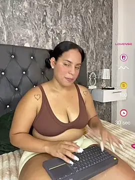 Snapshot of Violetrousse chatting on July 2026 05:12:02 PM Violetrousse online show from July 2026 05:12:02 PM