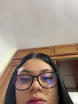 alissonfernandez  online show from October 2025 12:39:02 PM