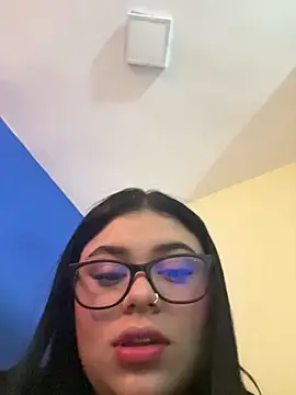 alissonfernandez  online show from December 2025 04:25:02 PM