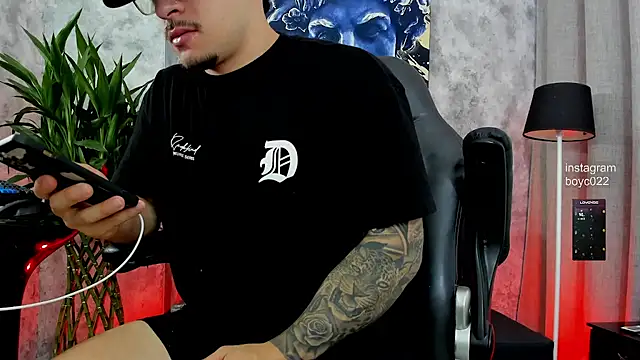 boyc022  online show from September 2025 10:43:01 PM