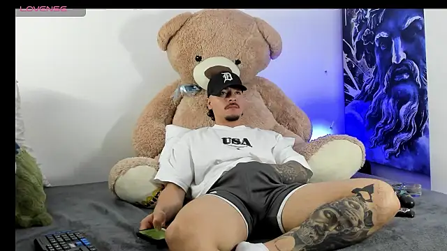 boyc022  online show from January 2026 05:40:01 PM