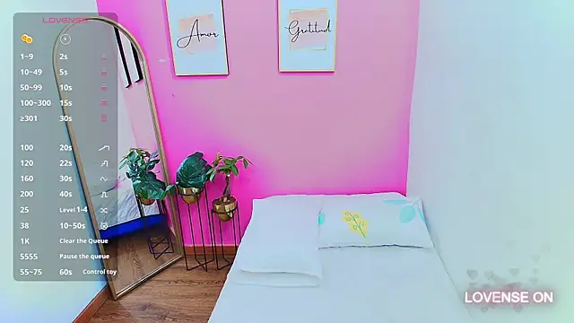 Snapshot of hornybarelylegalgirl chatting on January 2025 12:32:02 PM hornybarelylegalgirl online show from January 2025 12:32:02 PM