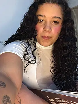 Snapshot of Julieta_333 chatting on March 2025 03:36:02 AM Julieta 333 online show from March 2025 03:36:02 AM