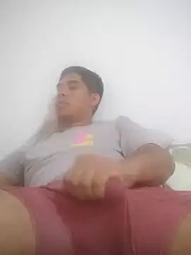 estudiante69 online show from January 2025 10:08:02 PM