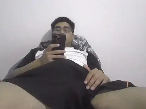 estudiante69 online show from October 2025 05:35:02 AM