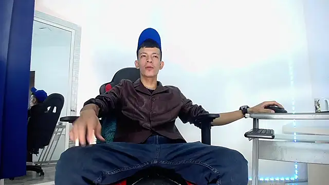 Favel Gomez7 online show from December 2024 07:50:02 PM