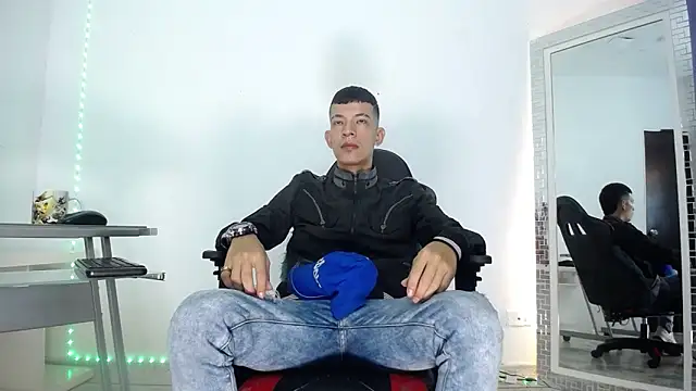 Favel Gomez7 online show from December 2024 12:19:02 PM