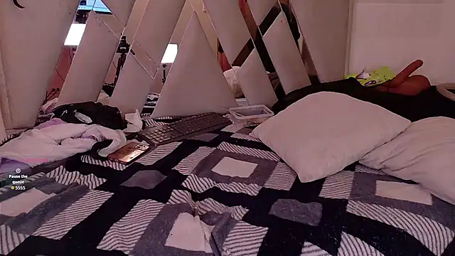 Queenjenn   online show from February 2026 09:46:01 PM